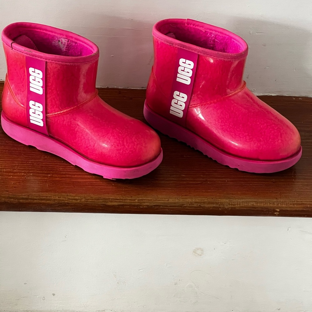 Girls UGG Vibrant Pink Ankle Boots size 13